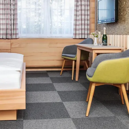 Отель & Restaurant Waldblick 3*